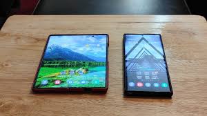 foldable phones vs slab phones usage comparison for productivity and multitasking