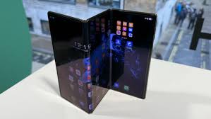 Galaxy G Fold hinge mechanism close up showing dual inward hinges