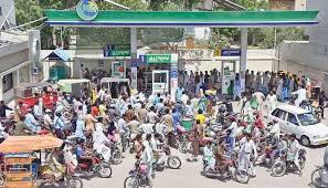 Pakistan petrol pump crowd fuel shortage price hike