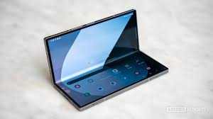 Galaxy Z Fold Special hinge profile thin and lightweight — Galaxy Z Fold SE design