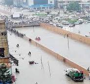 Urban flooding Karachi 2025 — submerged road and stalled vehicles