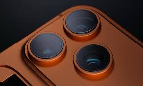 Apple iPhone 18 Pro camera module with variable aperture lens